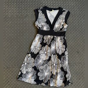 Black and White Floral V-Neck Dress